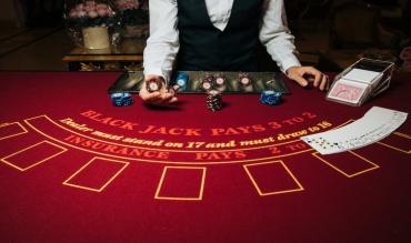 Blackjackspilleres mange svære valg - udover strategi
